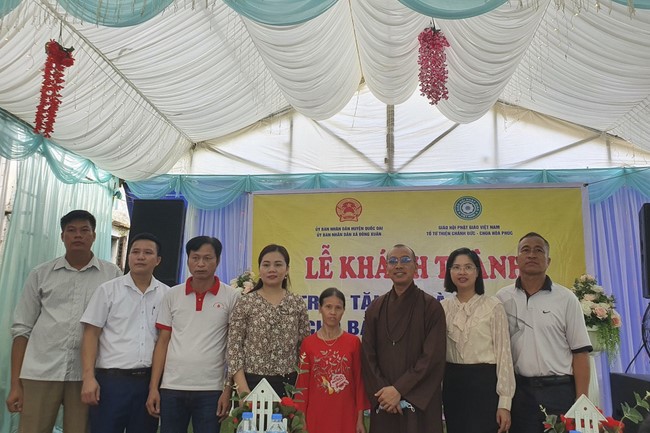 The Inauguration and Handover Ceremony House of Charity to the family Ms. Dinh Thi Dinh by Hoa Phuc Pagoda